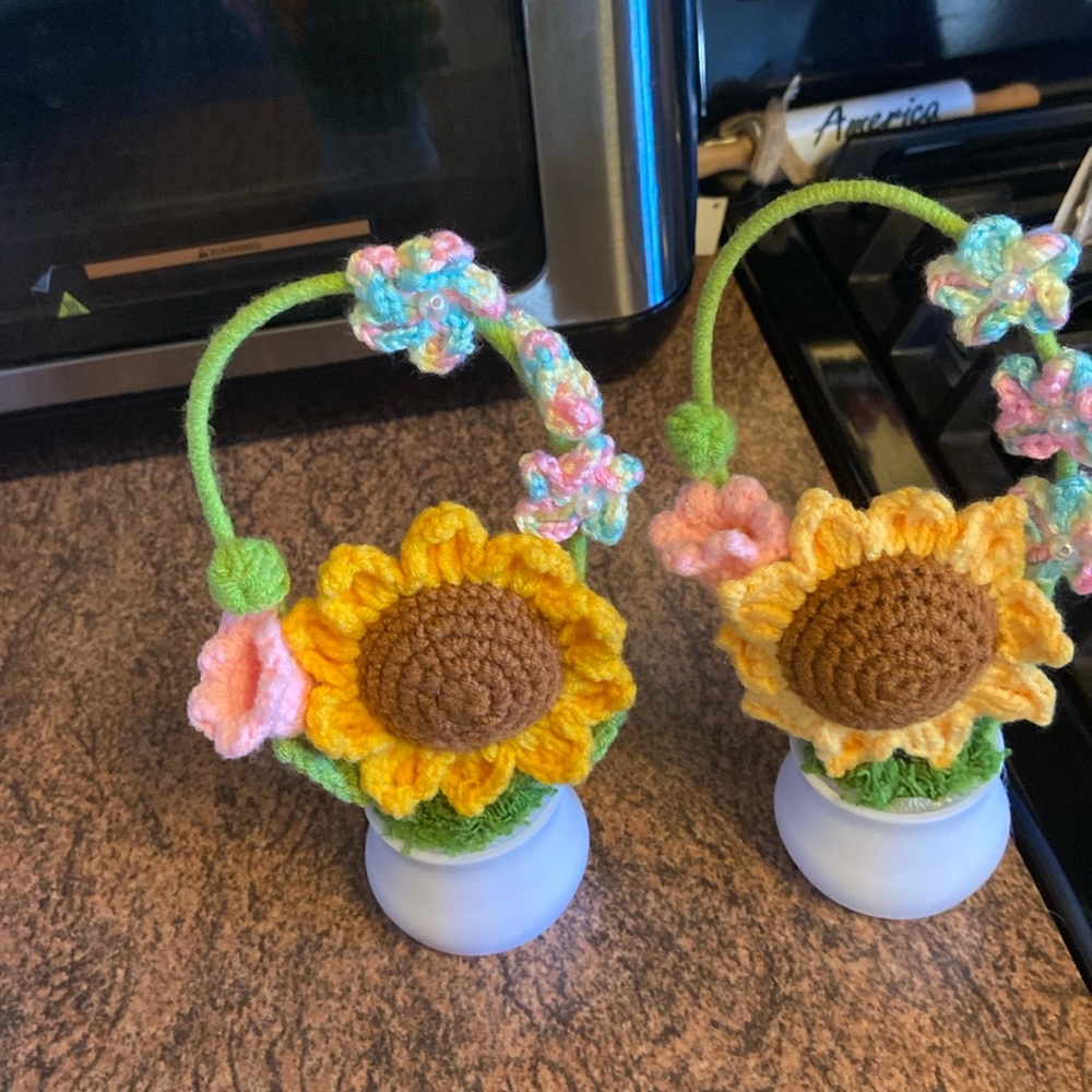 Two crochet flowers